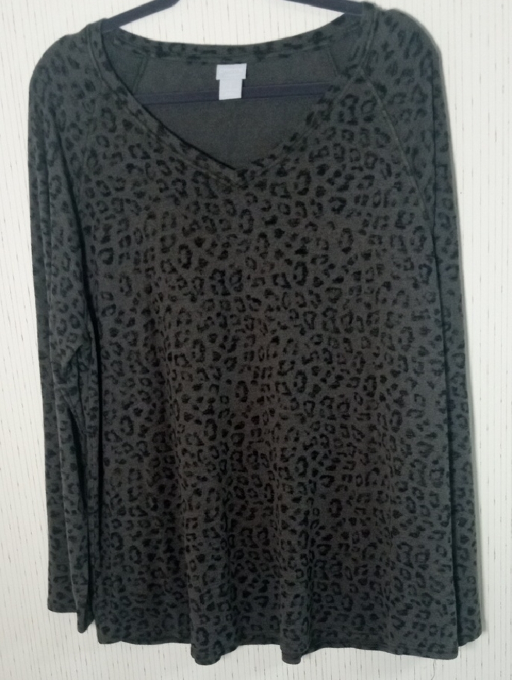 Chico's Dark Gray Leopard V-Neck Long Sleeve Top, Animal Print, Comfort, Cozy, C